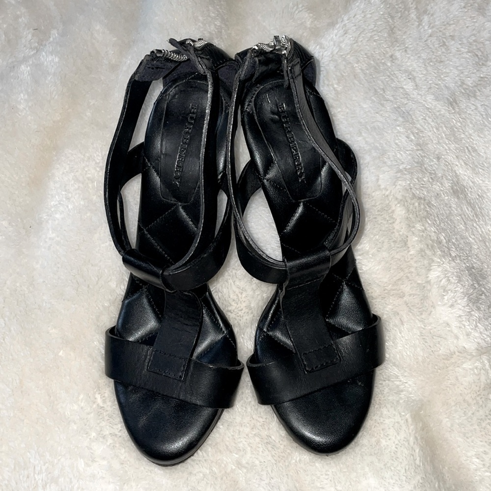 Burberry Sandals size 7.5 (EU 38).